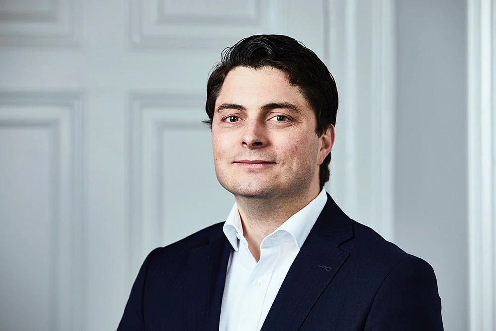 Dr. Adrian Schomburg